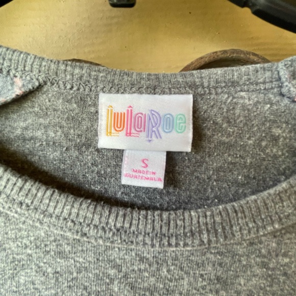 LuLuRoe 3/4 sleeve top - Picture 2 of 2